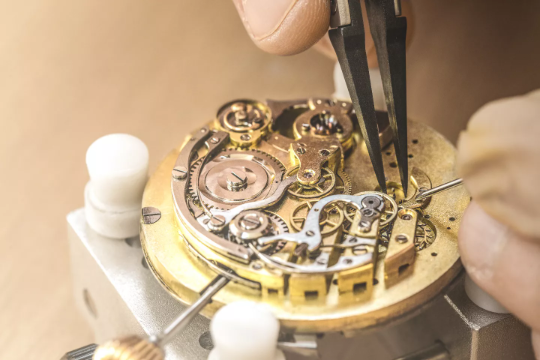 Reparaturen von Uhren und antiken Uhren beim Juwelier Witt in Neustrelitz